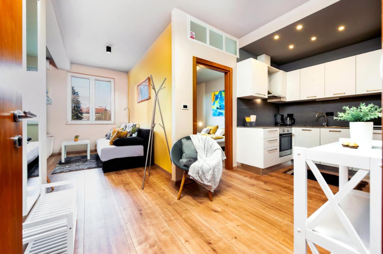 Room And Apartments Antea ロヴィニ エクステリア 写真
