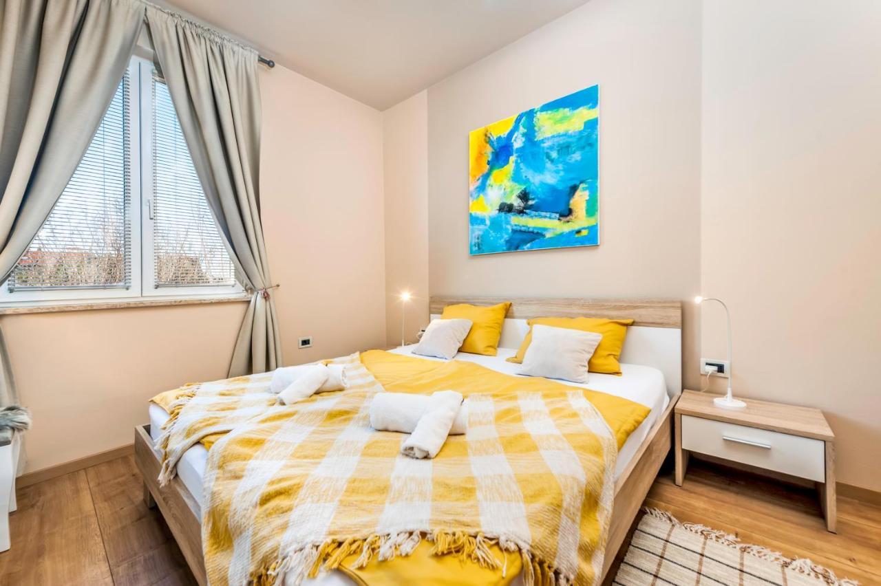 Room And Apartments Antea ロヴィニ エクステリア 写真