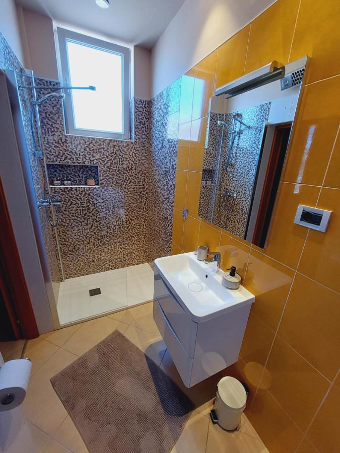 Room And Apartments Antea ロヴィニ エクステリア 写真
